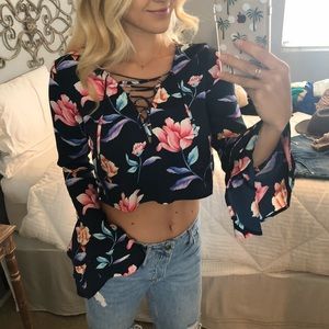 Bell long sleeve cropped top ✨